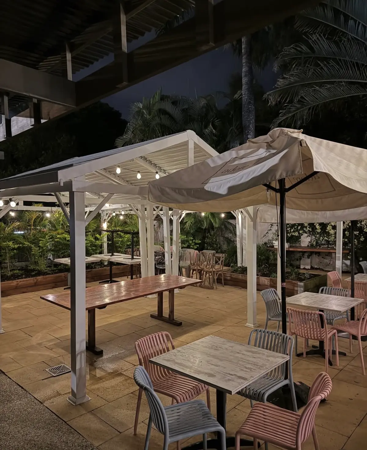 Outdoor dining area commercial cleaning