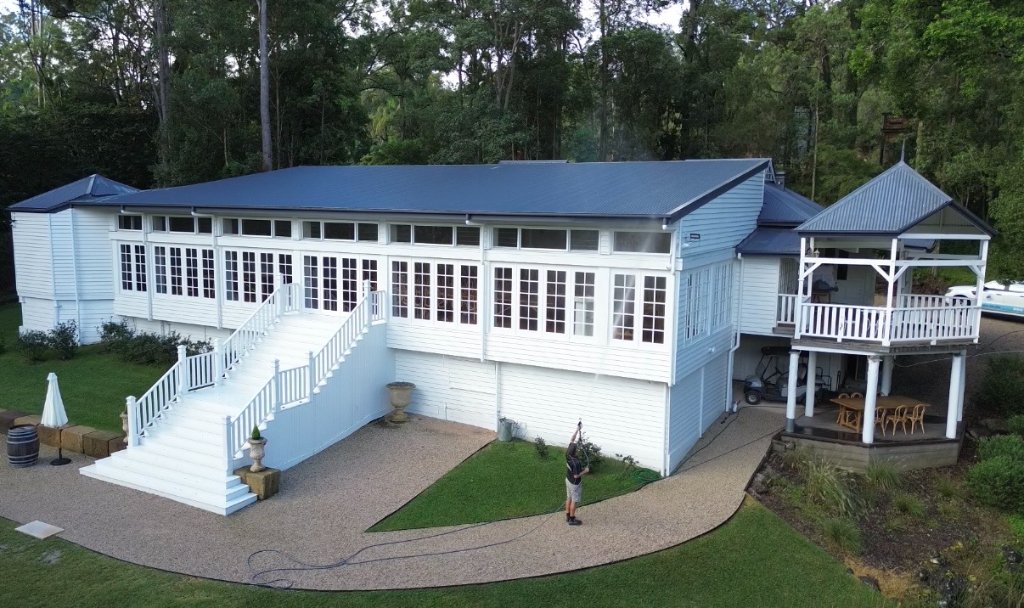 Queenslander property pressure washing